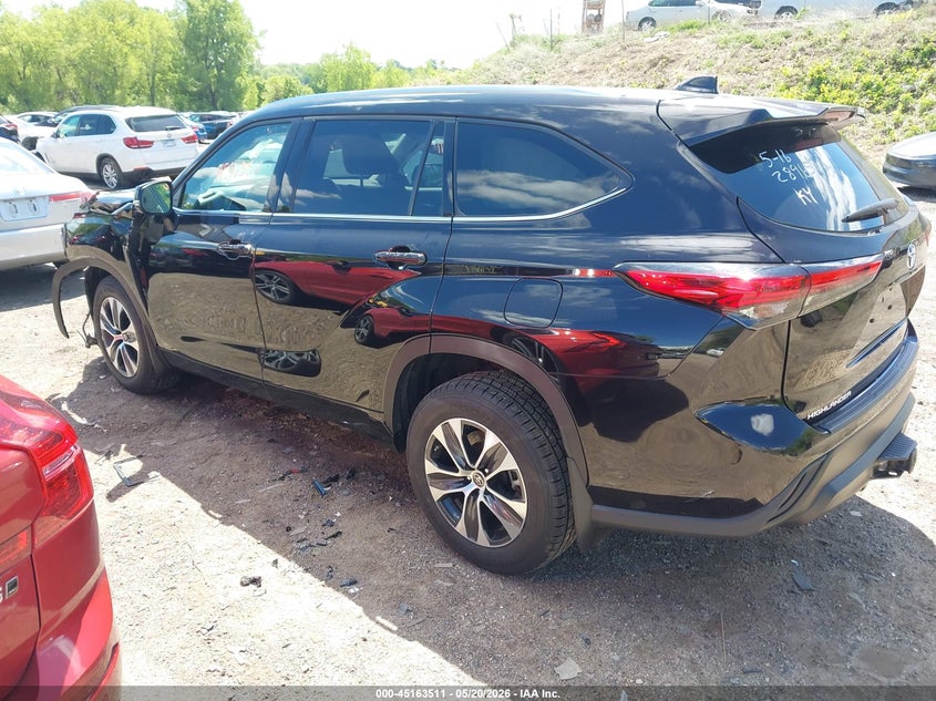 2021 Toyota Highlander VIN 5TDHZRBH8MS072616 IAAI salvage auction — FRONT END, Salvage (Minnesota), sold $13,300 on 2026-07-29 (photo 3)