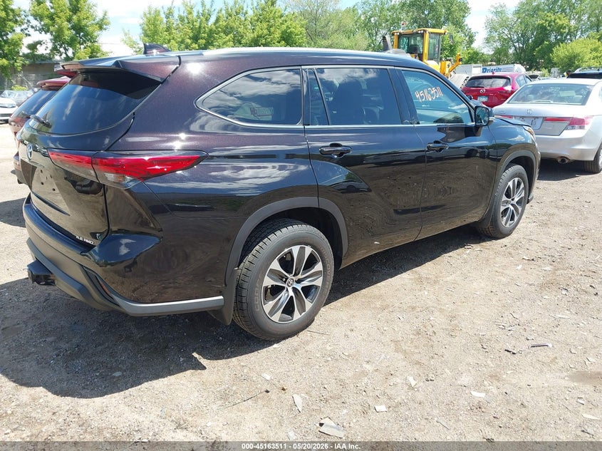 2021 Toyota Highlander VIN 5TDHZRBH8MS072616 IAAI salvage auction — FRONT END, Salvage (Minnesota), sold $13,300 on 2026-07-29 (photo 4)