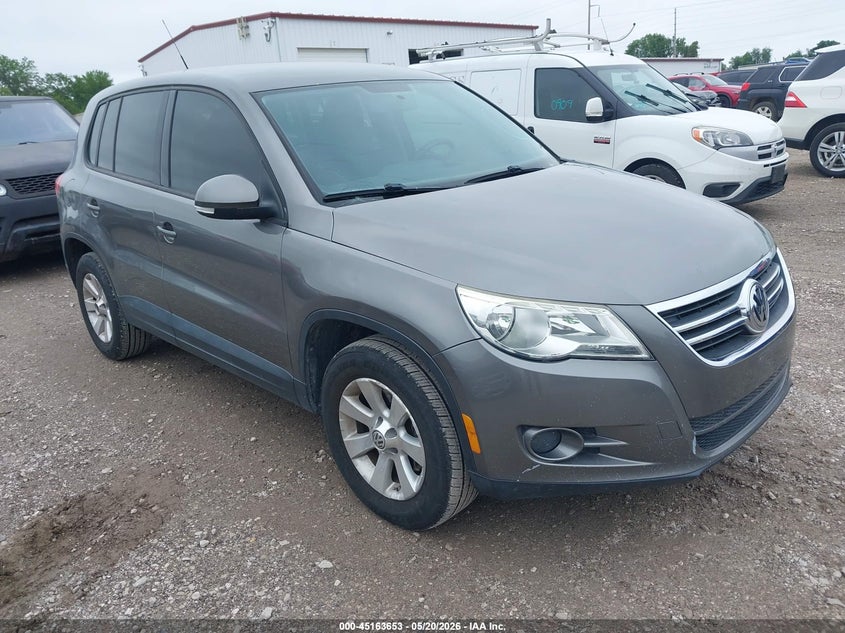 2010 Volkswagen Tiguan VIN WVGAV7AX7AW532625 IAAI salvage auction — HAIL, Clear (Missouri), sold $700 on 2026-07-20 (photo 1)