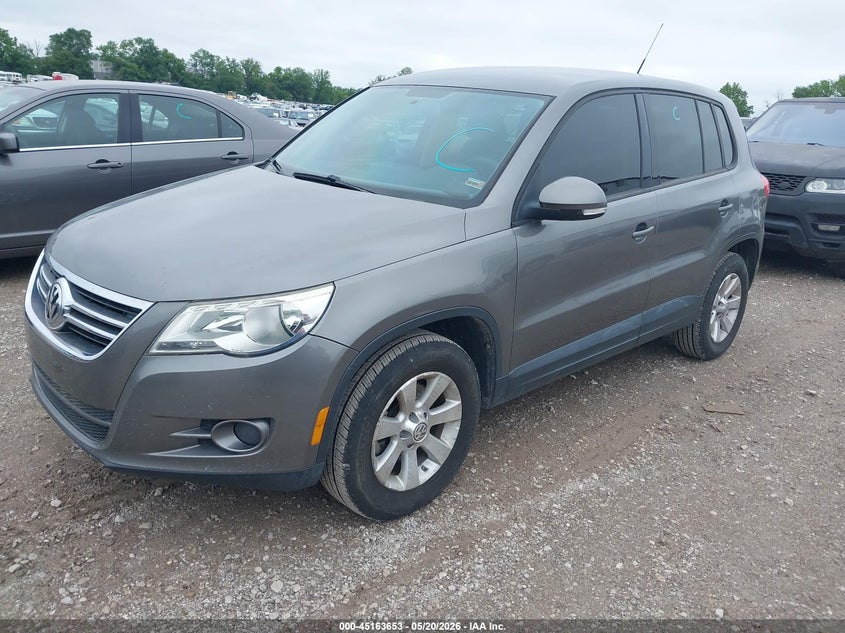 2010 Volkswagen Tiguan VIN WVGAV7AX7AW532625 IAAI salvage auction — HAIL, Clear (Missouri), sold $700 on 2026-07-20 (photo 2)