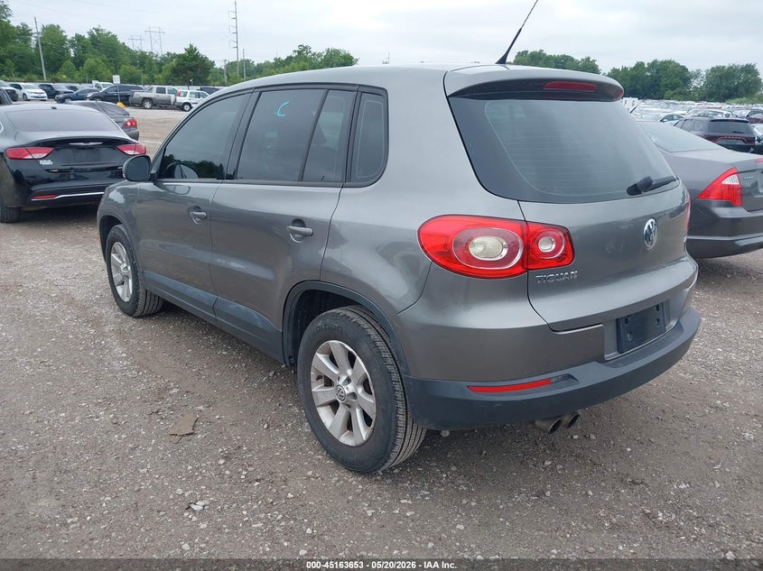 2010 Volkswagen Tiguan VIN WVGAV7AX7AW532625 IAAI salvage auction — HAIL, Clear (Missouri), sold $700 on 2026-07-20 (photo 3)