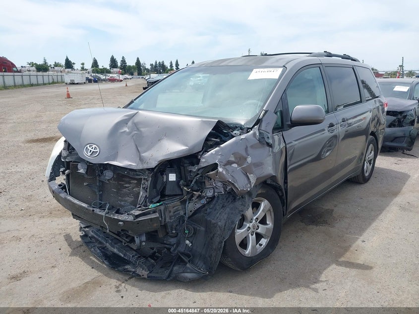 2011 Toyota Sienna VIN 5TDKK3DC5BS100961 IAAI salvage auction — FRONT END, Salvage (California), sold $1,450 on 2026-07-07 (photo 2)