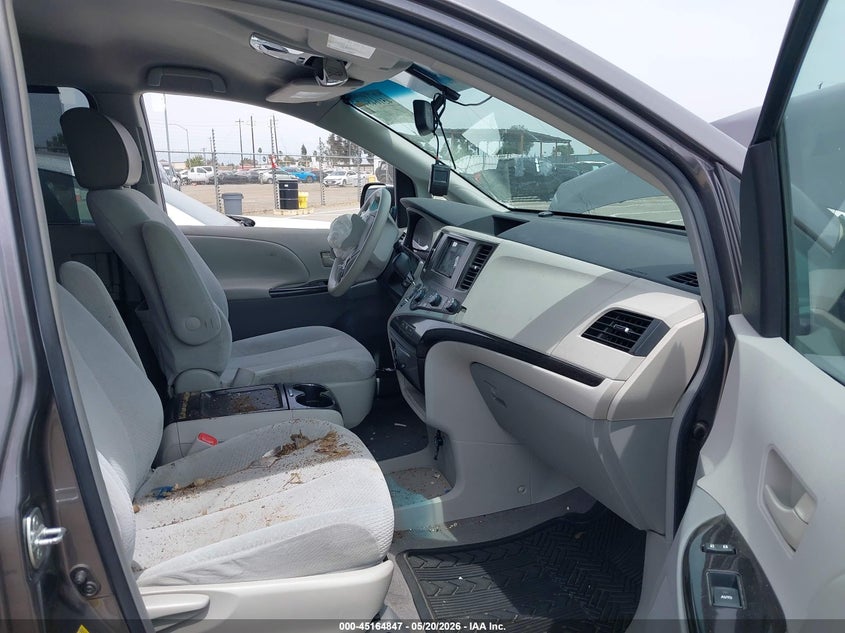 2011 Toyota Sienna VIN 5TDKK3DC5BS100961 IAAI salvage auction — FRONT END, Salvage (California), sold $1,450 on 2026-07-07 (photo 5)