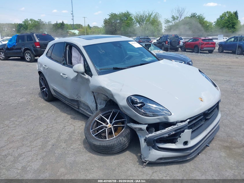 2025 Porsche Macan VIN WP1AA2A5XSLB02154 IAAI salvage auction — SIDE, Salvage (Virginia), sold $10,300 on 2026-07-30 (photo 1)