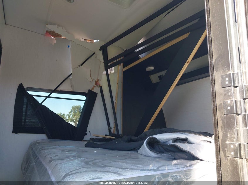 2022 Heartland rv Fuel VIN 5SFCB3622NE485718 IAAI salvage auction — ROOF, Salvage (California), sold $7,700 on 2026-08-04 (photo 5)