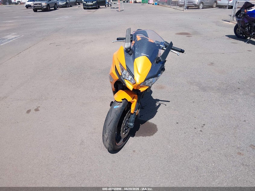 2025 Kawasaki Ninja VIN ML5EXEP19SDAG4118 IAAI salvage auction — SIDE, Clear (Hawaii), sold $150 on 2026-07-21 (photo 5)