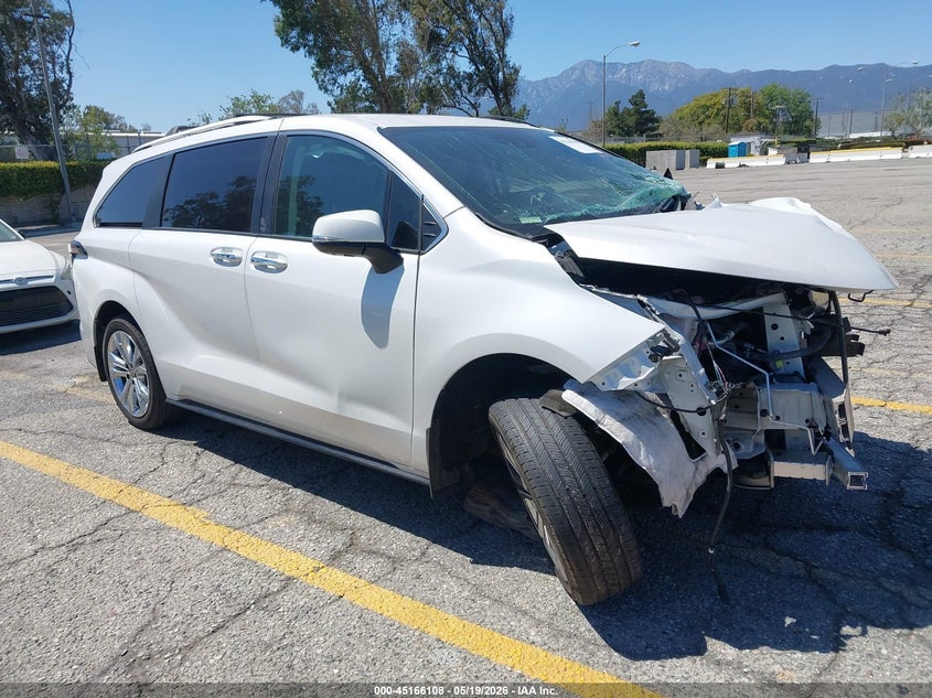 2024 Toyota Sienna VIN 5TDERKEC3RS209317 — IAAI salvage auction photo