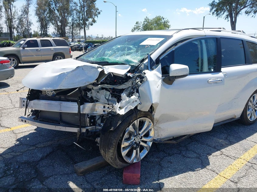 2024 Toyota Sienna VIN 5TDERKEC3RS209317 IAAI salvage auction — FRONT END, Non-Repairable (California), sold $8,100 on 2026-08-20 (photo 6)