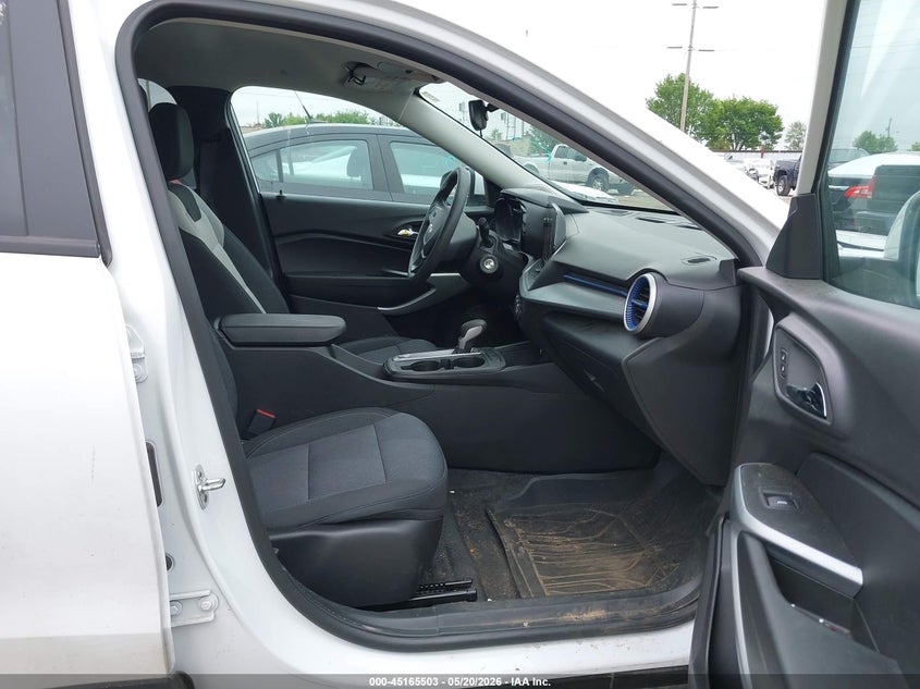 2025 Chevrolet Trax VIN KL77LFEP0SC303955 IAAI salvage auction — HAIL, Clear (Missouri), sold $6,300 on 2026-07-13 (photo 5)