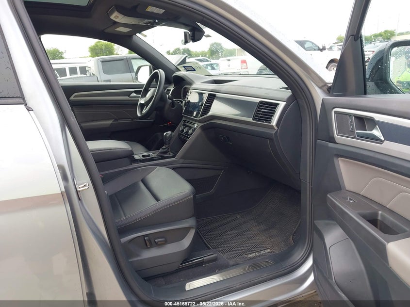 2023 Volkswagen Atlas cross sport VIN 1V2SE2CA3PC209590 IAAI salvage auction — RIGHT FRONT, Salvage (Texas), sold $12,500 on 2026-07-13 (photo 5)