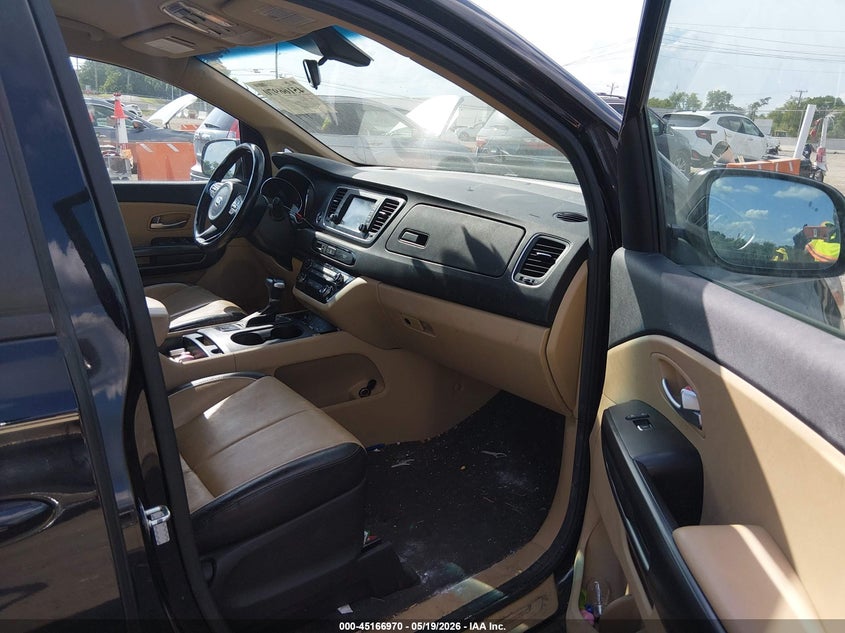 2018 Kia SEDONA VIN KNDMB5C17J6348549 IAAI salvage auction — LEFT FRONT, Salvage (Tennessee), sold $25 on 2026-07-30 (photo 5)