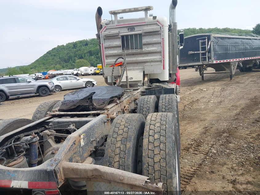 2014 Peterbilt 388 VIN 1XPWD49X5ED219640 IAAI salvage auction — SIDE, Salvage (Pennsylvania), sold $9,500 on 2026-08-13 (photo 4)