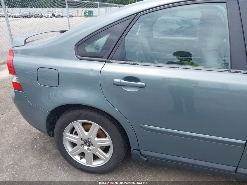 2005 Volvo S40 VIN YV1MS682352049445 IAAI salvage auction — NORMAL WEAR, Repossession Paperwork (Georgia), sold $300 on 2026-07-15 (photo 6)