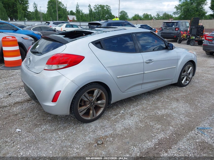 2016 Hyundai Veloster VIN KMHTC6AD1GU258325 IAAI salvage auction — HAIL, Clear (Missouri), sold $1,350 on 2026-07-06 (photo 4)