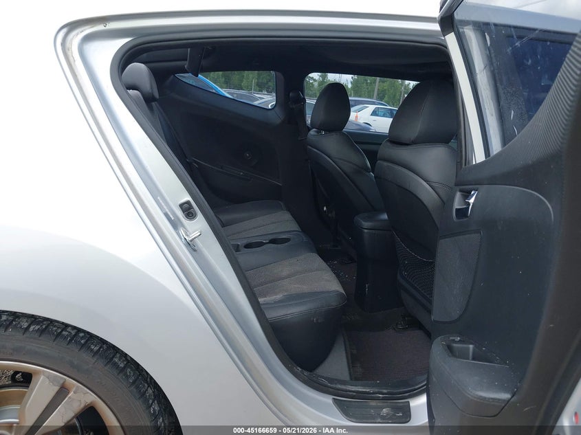 2016 Hyundai Veloster VIN KMHTC6AD1GU258325 IAAI salvage auction — HAIL, Clear (Missouri), sold $1,350 on 2026-07-06 (photo 8)