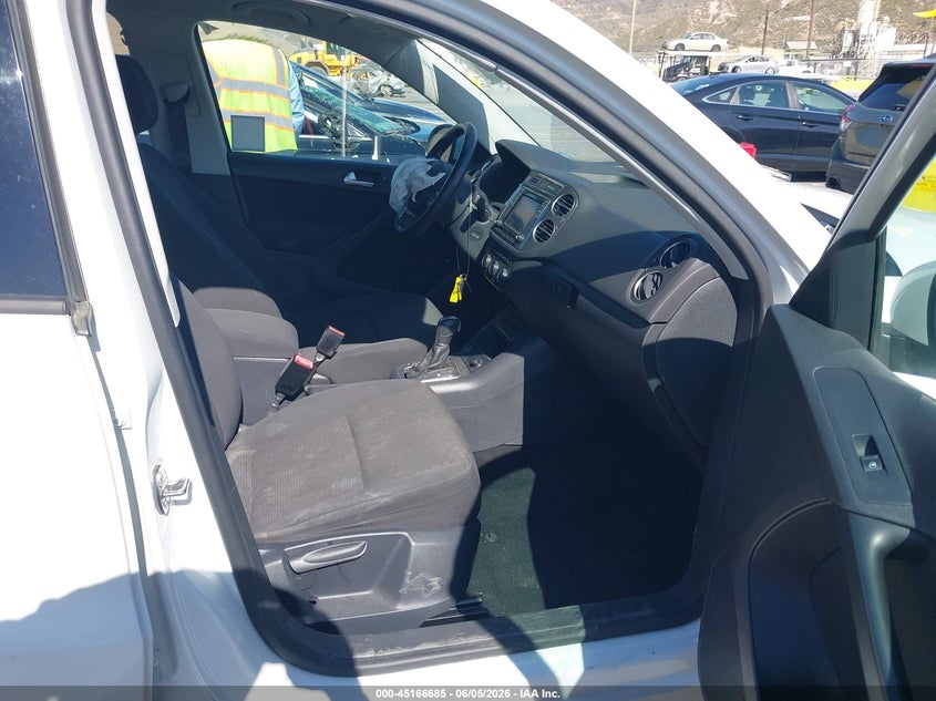 2018 Volkswagen Tiguan VIN WVGAV7AX4JK005911 IAAI salvage auction — FRONT END, Salvage (California), sold $225 on 2026-07-22 (photo 5)
