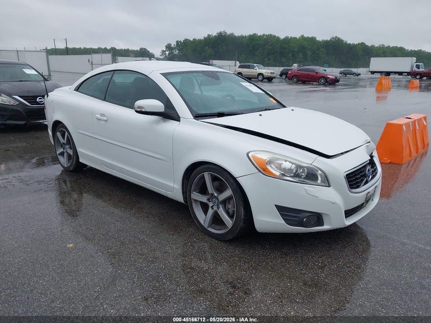 2011 Volvo C70 VIN YV1672MC5BJ115576 IAAI salvage auction — FRONT END, Clear (Virginia), sold $1,750 on 2026-08-07 (photo 1)