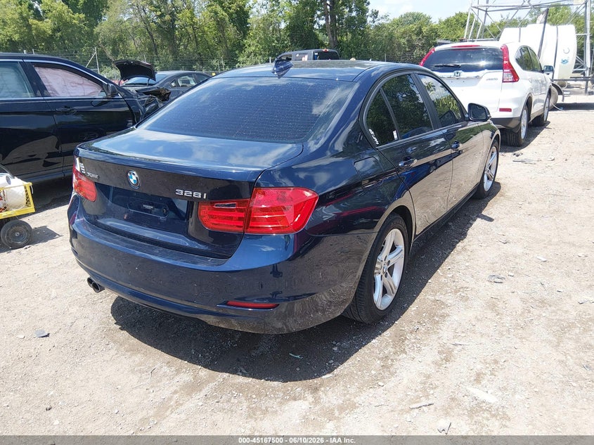 2014 BMW 3er VIN WBA3B5C50EP652057 IAAI salvage auction — SIDE, Clear (Indiana), sold $2,500 on 2026-07-22 (photo 4)
