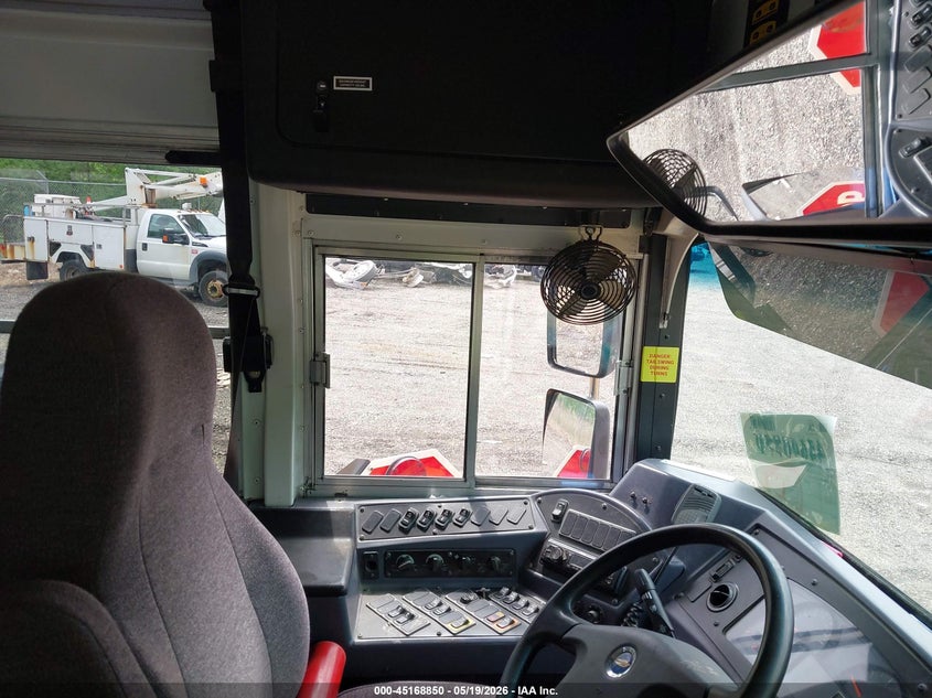 2019 Blue bird School bus / transit bus VIN 1BAKGCEA8KF354396 IAAI salvage auction — FRONT END, Clear (Michigan), sold $1,700 on 2026-07-08 (photo 5)