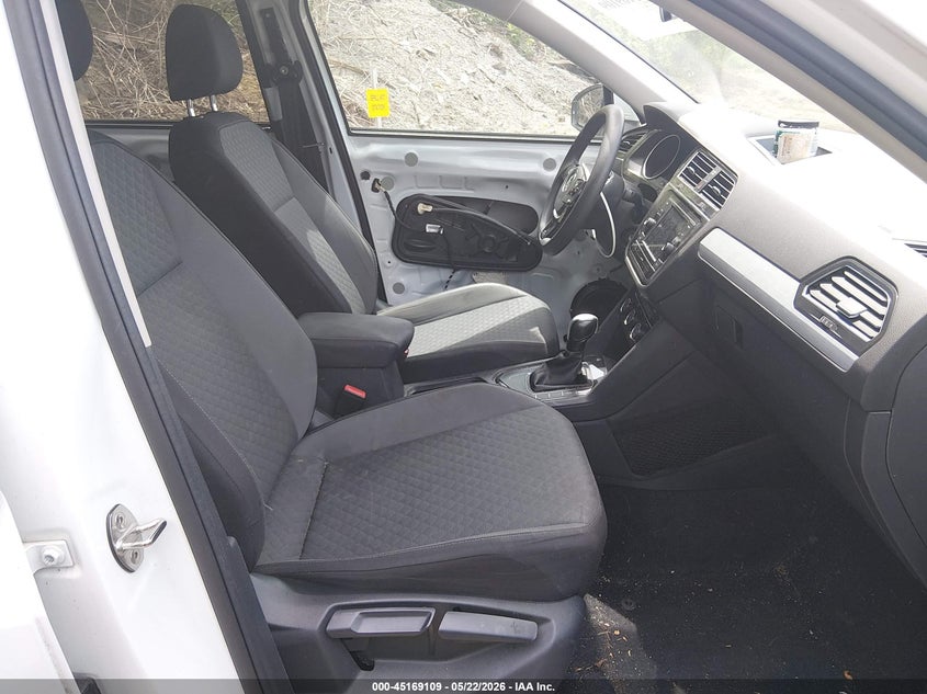 2018 Volkswagen Tiguan VIN 3VV1B7AX4JM028287 IAAI salvage auction — SIDE, Salvage (Massachusetts), sold $2,550 on 2026-07-09 (photo 5)
