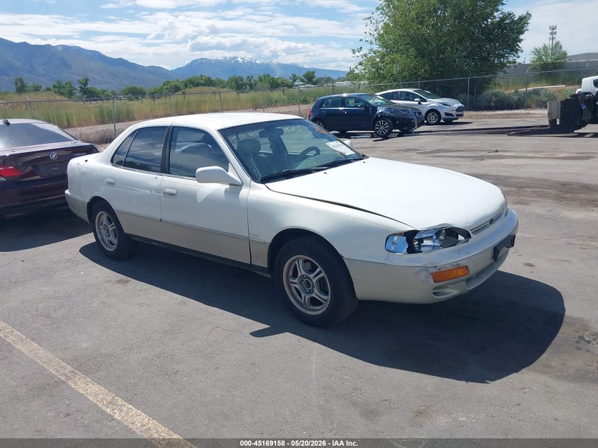 1996 Toyota Camry VIN JT2BF12K3T0137734 IAAI salvage auction — NORMAL WEAR, Clear (Utah), sold $300 on 2026-07-09 (photo 1)