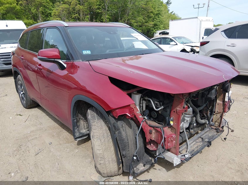 2022 Toyota Highlander VIN 5TDGZRBH9NS244519 IAAI salvage auction — FRONT END, Salvage (Massachusetts), sold $12,400 on 2026-07-21 (photo 1)