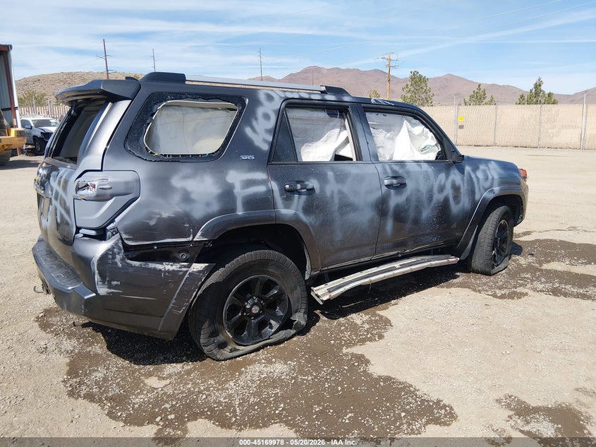2020 Toyota 4runner VIN JTEBU5JRXL5800542 IAAI salvage auction — VANDALISM, Salvage (Nevada), sold $1,250 on 2026-07-10 (photo 4)