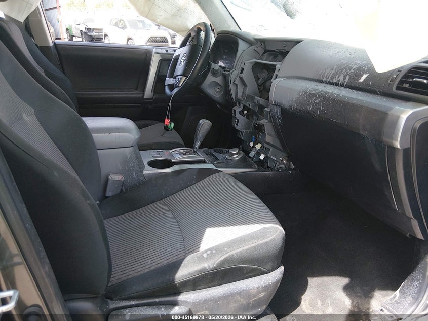 2020 Toyota 4runner VIN JTEBU5JRXL5800542 IAAI salvage auction — VANDALISM, Salvage (Nevada), sold $1,250 on 2026-07-10 (photo 5)