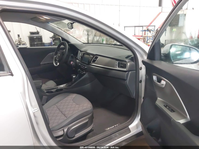 2019 Kia Niro VIN KNDCB3LC2K5218963 IAAI salvage auction — NORMAL WEAR, Sf97 (Illinois), sold $9,950 on 2026-07-14 (photo 5)