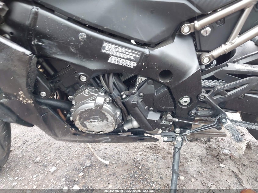 2024 Suzuki Gsx VIN JS1EK12B6R7100557 IAAI salvage auction — ALL OVER, Salvage (Ohio), sold $2,450 on 2026-07-08 (photo 9)