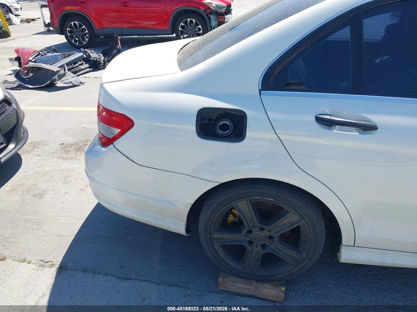 2010 Mercedes-benz C-klasse VIN WDDGF5EB7AF409041 IAAI salvage auction — RIGHT SIDE, Salvage (California), sold $825 on 2026-07-06 (photo 6)