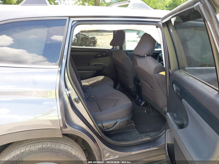 2023 Toyota Highlander VIN 5TDKDRAH7PS047202 IAAI salvage auction — RIGHT SIDE, Salvage (Georgia), sold $13,750 on 2026-07-31 (photo 8)