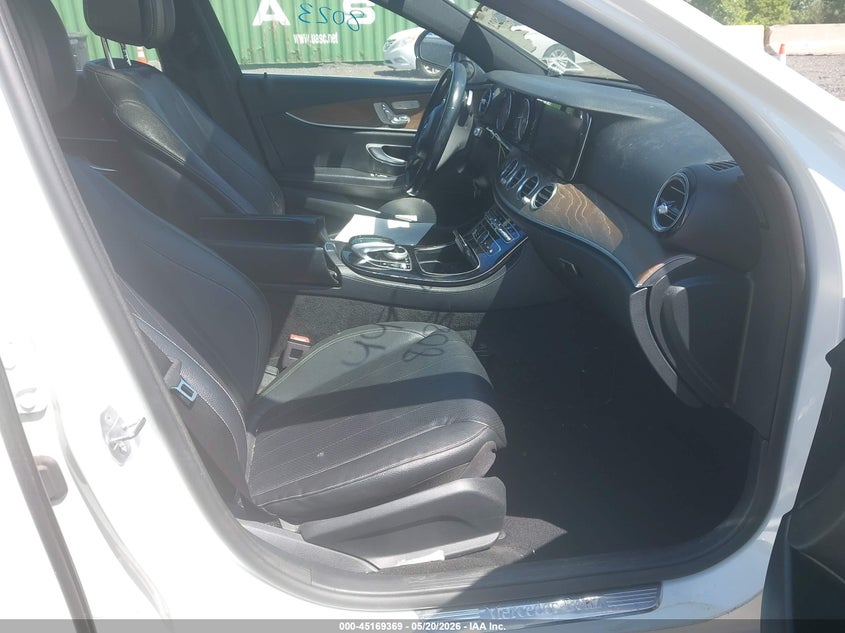 2017 Mercedes-benz E-klasse VIN WDDZF4KB2HA188009 IAAI salvage auction — WATER/FLOOD, Wait Title, sold $4,375 on 2026-08-18 (photo 5)