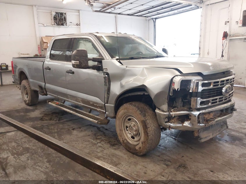 2024 Ford F350 VIN 1FT8W3BT3REE23553 — IAAI salvage auction photo