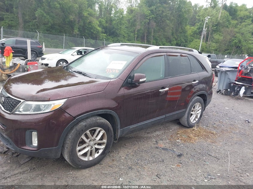 2015 Kia Sorento VIN 5XYKT3A6XFG653779 IAAI salvage auction — RIGHT SIDE, Clear (Virginia), sold $875 on 2026-07-28 (photo 2)