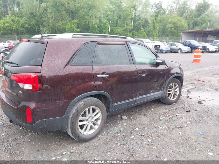 2015 Kia Sorento VIN 5XYKT3A6XFG653779 IAAI salvage auction — RIGHT SIDE, Clear (Virginia), sold $875 on 2026-07-28 (photo 4)