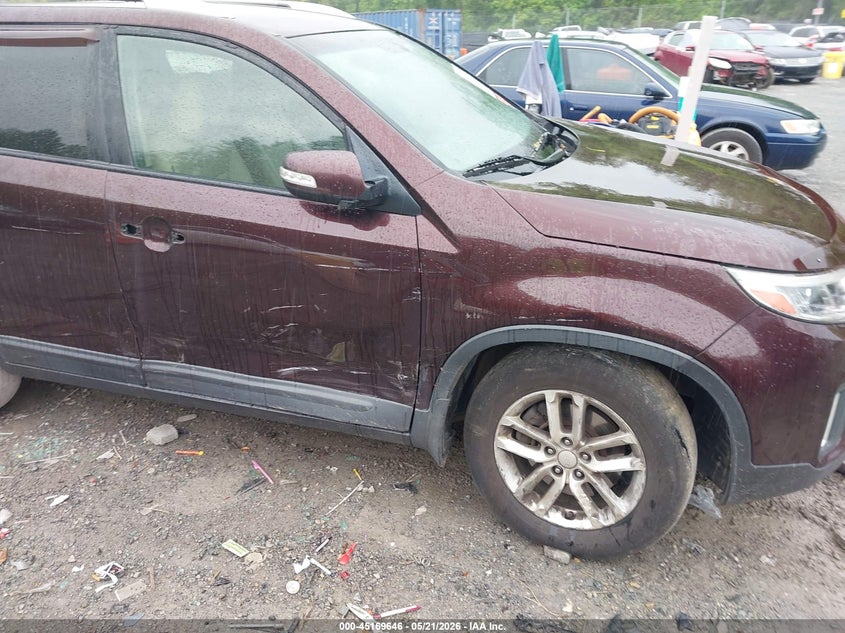 2015 Kia Sorento VIN 5XYKT3A6XFG653779 IAAI salvage auction — RIGHT SIDE, Clear (Virginia), sold $875 on 2026-07-28 (photo 6)