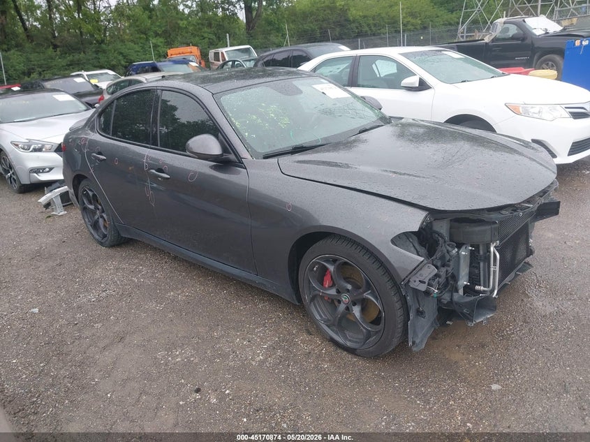 2018 Alfa romeo Giulia VIN ZARFAEEN7J7572285 IAAI salvage auction — FRONT END, Clear (Indiana), sold $2,450 on 2026-07-15 (photo 1)