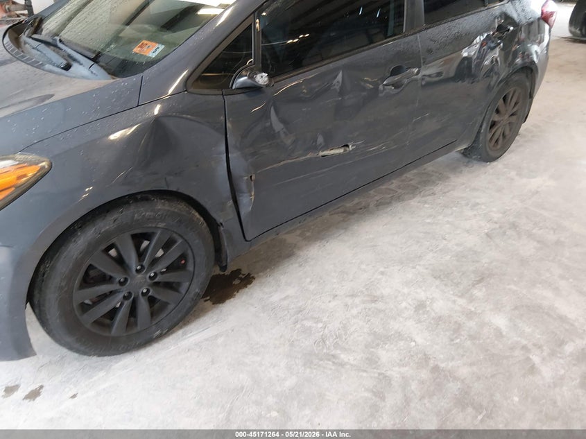 2015 Kia Forte VIN KNAFX4A65F5270902 IAAI salvage auction — LEFT SIDE, Salvage (Kentucky), sold $600 on 2026-07-29 (photo 6)