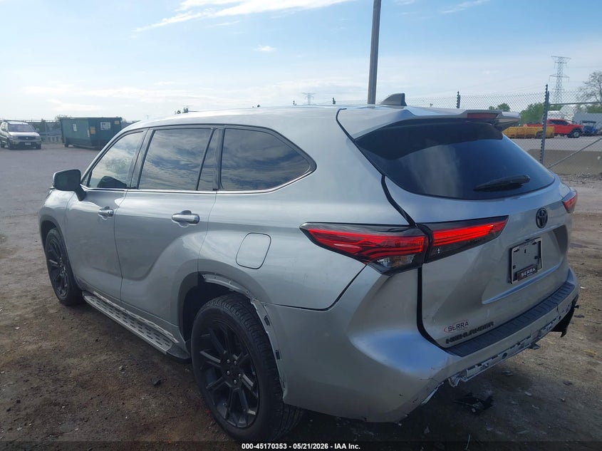 2022 Toyota Highlander VIN 5TDCZRAH4NS559888 IAAI salvage auction — REAR END, Clear Claim Paid (Wisconsin), sold $15,500 on 2026-07-28 (photo 3)