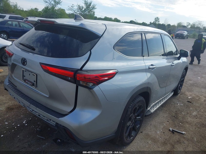 2022 Toyota Highlander VIN 5TDCZRAH4NS559888 IAAI salvage auction — REAR END, Clear Claim Paid (Wisconsin), sold $15,500 on 2026-07-28 (photo 4)
