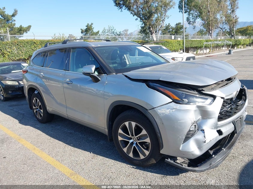 2022 Toyota Highlander VIN 5TDGZRAH2NS090348 IAAI salvage auction — FRONT END, Salvage (California), sold $14,800 on 2026-07-14 (photo 1)