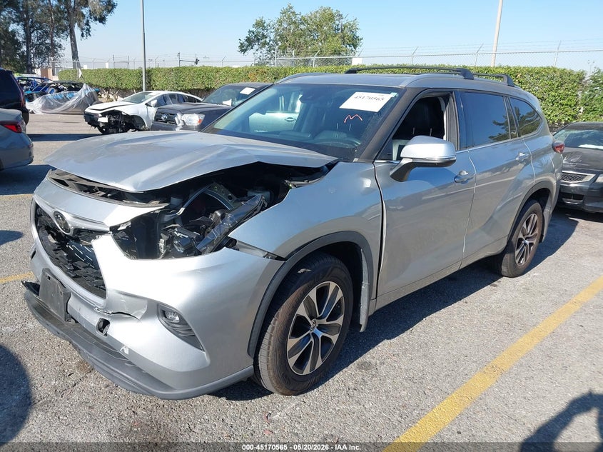2022 Toyota Highlander VIN 5TDGZRAH2NS090348 IAAI salvage auction — FRONT END, Salvage (California), sold $14,800 on 2026-07-14 (photo 2)