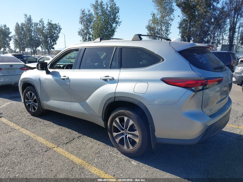2022 Toyota Highlander VIN 5TDGZRAH2NS090348 IAAI salvage auction — FRONT END, Salvage (California), sold $14,800 on 2026-07-14 (photo 3)