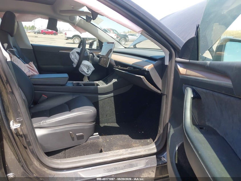 2024 Tesla Model y VIN 7SAYGDEF3RF020778 IAAI salvage auction — LEFT SIDE, Salvage (California), sold $9,500 on 2026-07-22 (photo 5)