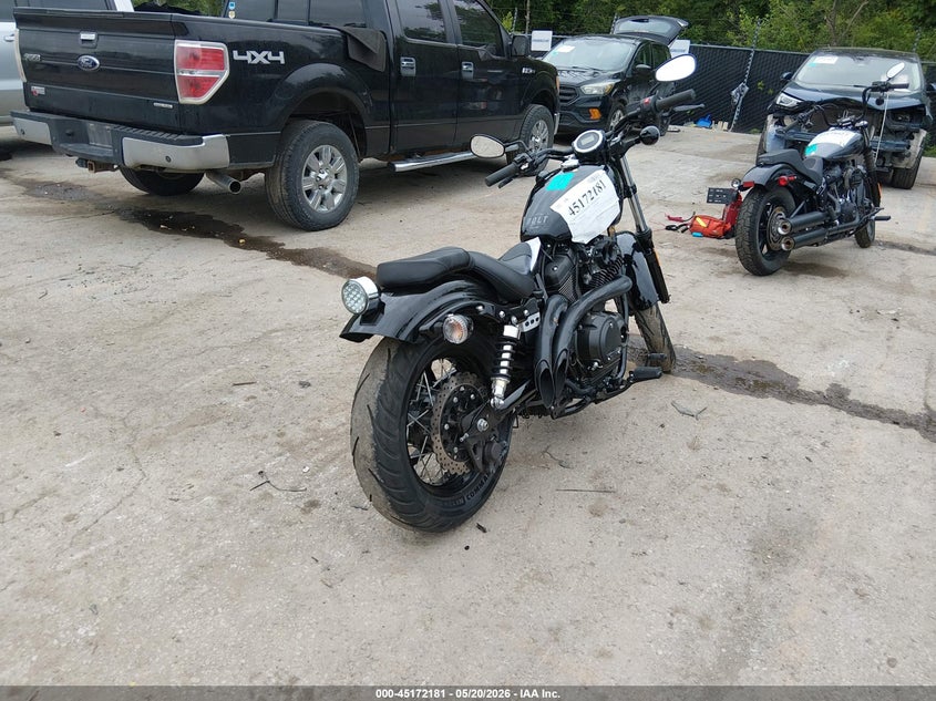 2019 Yamaha Xv VIN JYAVN05E4KA014648 IAAI salvage auction — LEFT & RIGHT, Salvage (Kansas), sold $1,325 on 2026-07-20 (photo 4)