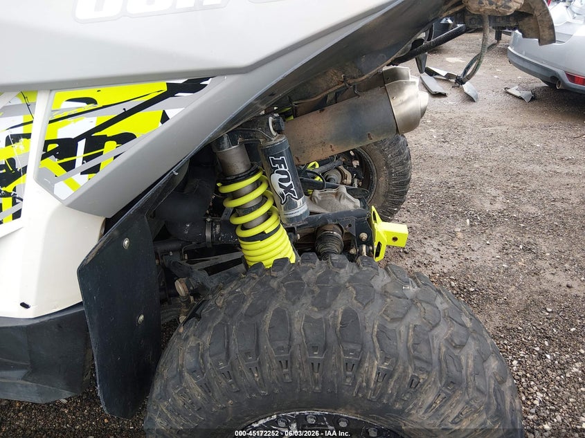 2016 Can-am/ brp Maverick VIN 3JBPEAR23GJ001908 IAAI salvage auction — ROLLOVER, Clear (Oklahoma), sold $3,950 on 2026-08-18 (photo 9)