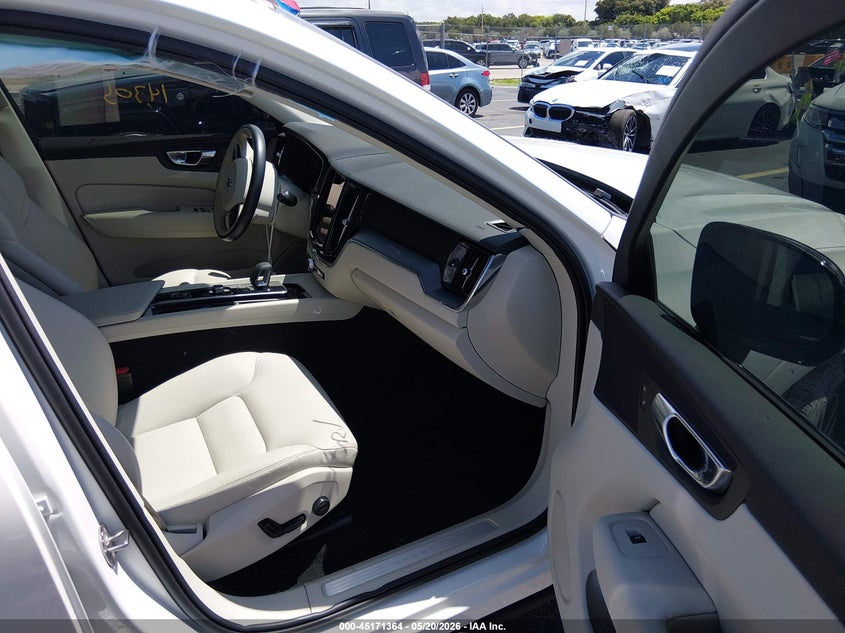 2024 Volvo Xc60 VIN YV4L12RK3R1925824 IAAI salvage auction — RIGHT REAR, Wait Title, sold $6,200 on 2026-08-13 (photo 5)