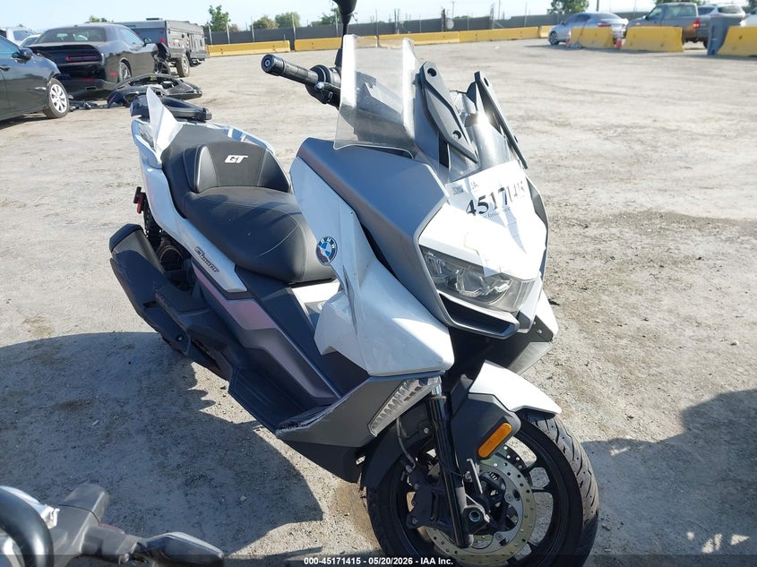 2024 BMW C VIN WB40C6308RS924578 IAAI salvage auction — FRONT END, Salvage (California), sold $3,300 on 2026-07-16 (photo 1)
