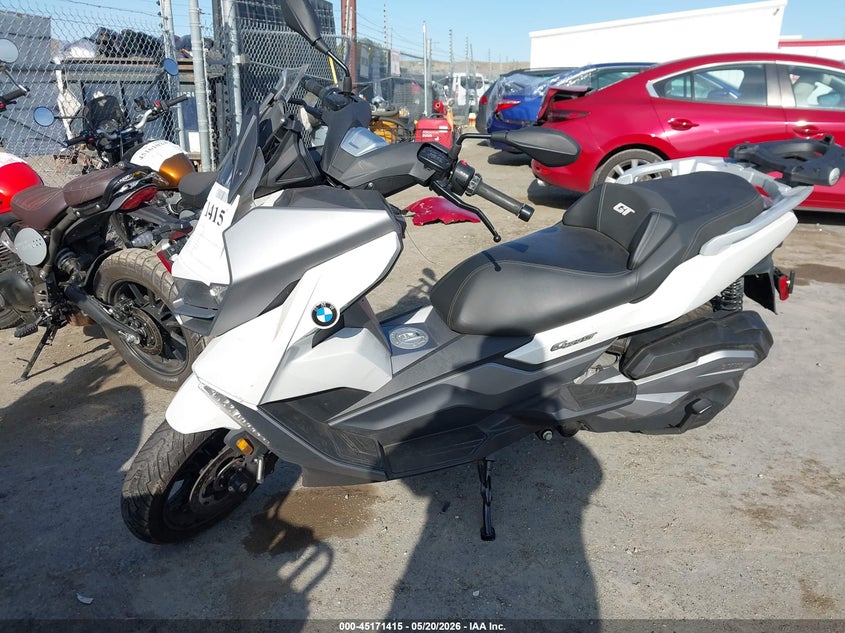 2024 BMW C VIN WB40C6308RS924578 IAAI salvage auction — FRONT END, Salvage (California), sold $3,300 on 2026-07-16 (photo 2)
